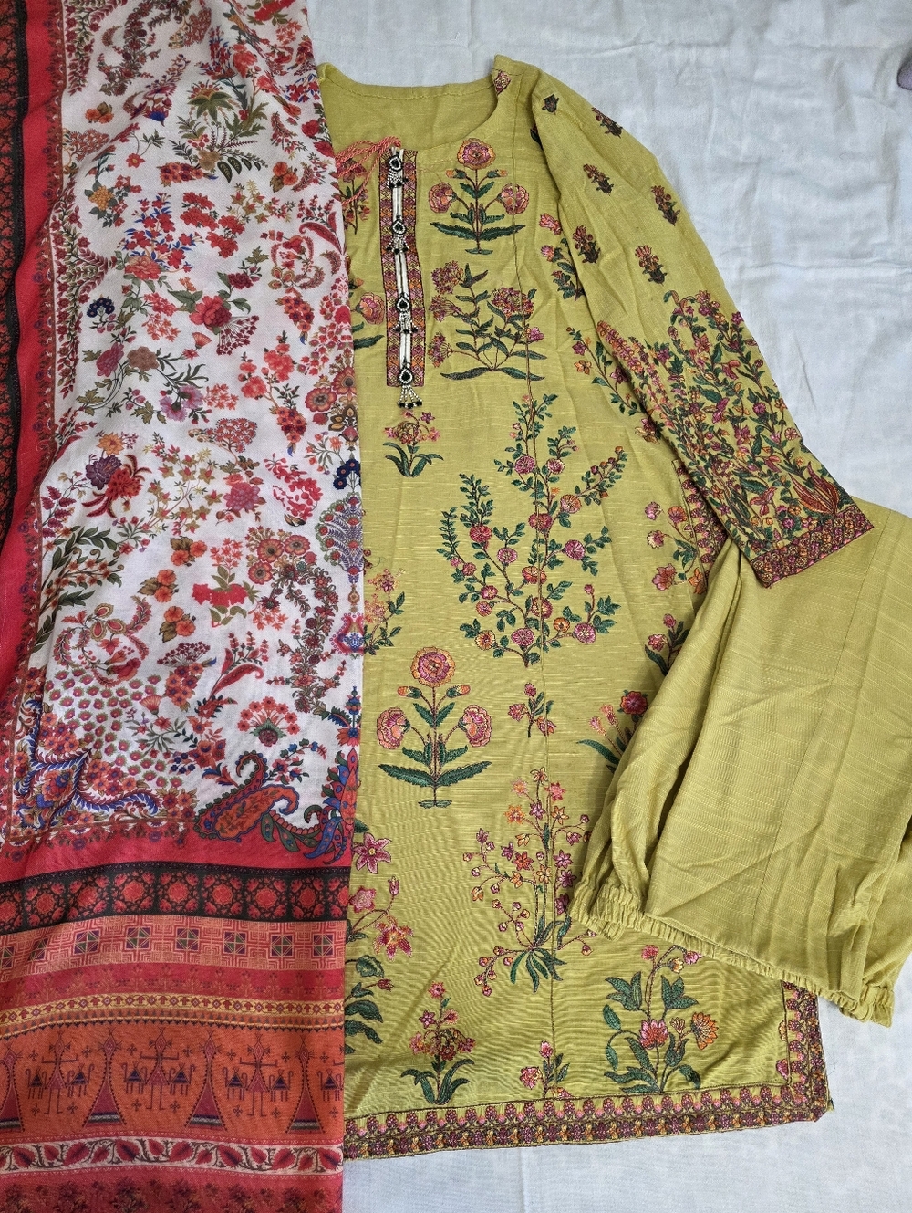 Hussain Rehar | Winter Shawl Khaddar 3 Piece Embroidered Suit - Picture 4 of 5